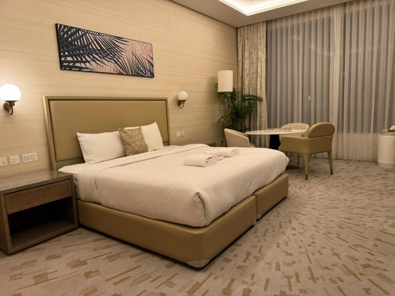 Palm Tower Where Luxury & View Meet In One Place دبي